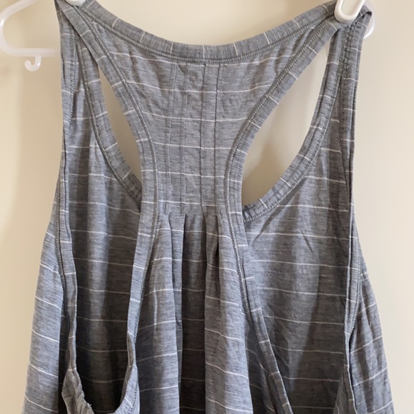 GUC Lululemon Grey striped pleated tank size 8 - Picture 4 of 6